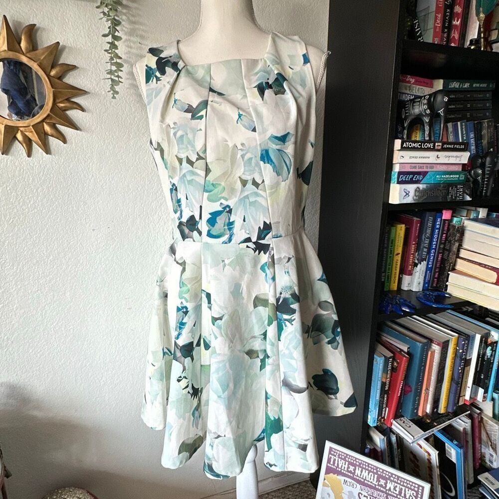 Closet London Size 8 Light Green Fit & Flare dress